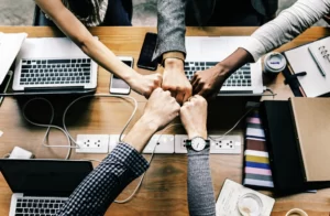 Cómo la tecnología está derribando las barreras para trabajar en equipo